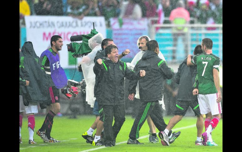 Eufórico. Miguel Herrera celebró los goles tanto como protestó a los árbitros. MEXSPORT /