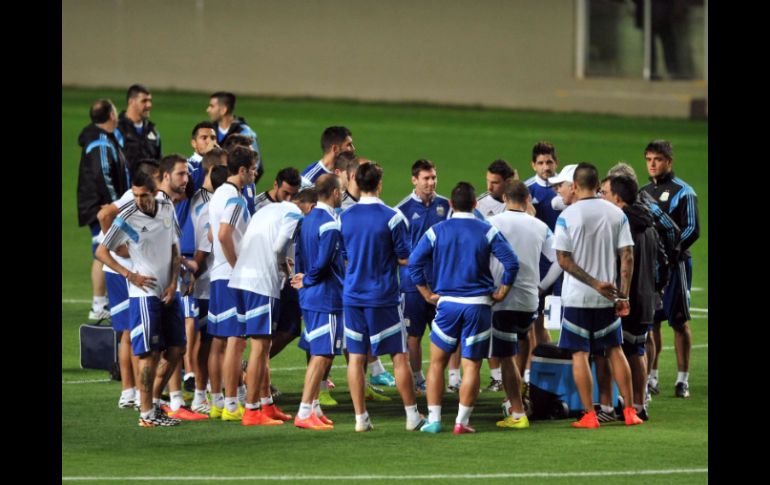 La Selección de Argentina, durante entrenamiento previo a su encuentro con Bosnia. MEXSPORT /