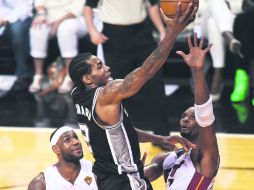 San Antonio está a un juego de frustrarle el tricampeonato al Heat; ningún equipo en la historia ha podido remontar un 3-1 en contra. AFP /