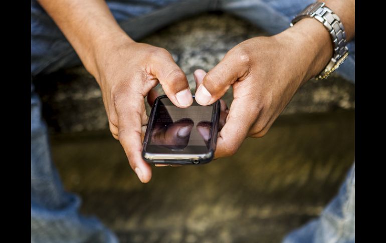 Los cibercriminales secuestran la información del smartphone. ARCHIVO /