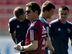 Fabio Capello, entrenador de la selección rusa, busca que sus jóvenes respondan. AFP /