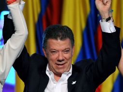 'Felicito al Presidente Juan Manuel Santos de Colombia por su triunfo en las elecciones de este domingo', escribe el Mandatario. ARCHIVO /