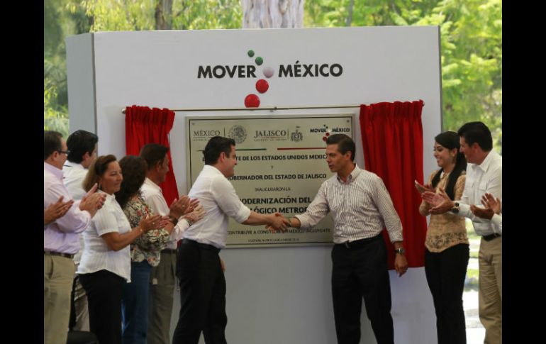 El Mandatario asistió a la develación de placa por la ampliación de la Carretera Santa Rosa-La Barca.  /