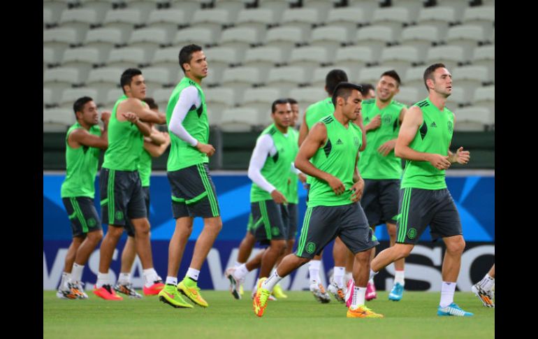 La Selección mexicana trabajó en la cancha del estadio Castelao. AFP /