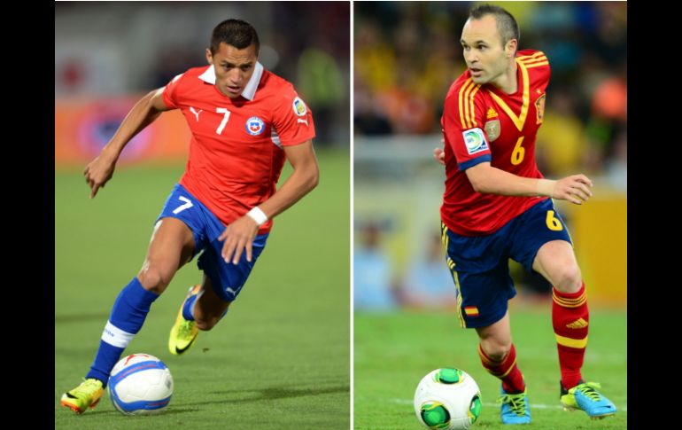 Alexis Sánchez y Andrés Iniesta (d) dos de los más buscados de Chile y España respectivamente. AFP /