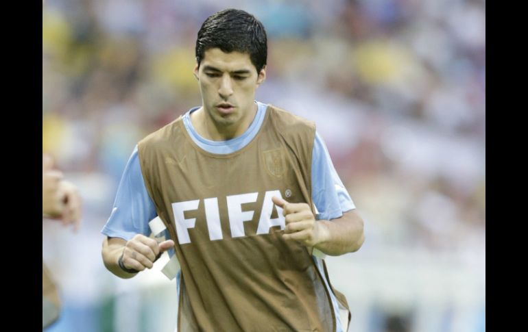 Suárez no estuvo en el debut de su selección y fueron goleados por Costa Rica. EFE /