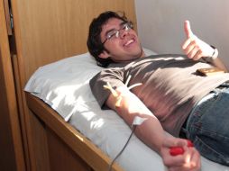 Después de donar sangre, el paciente tiene que reposar durante 20 minutos y consumir un refrigerio para recuperar el azúcar. ARCHIVO /