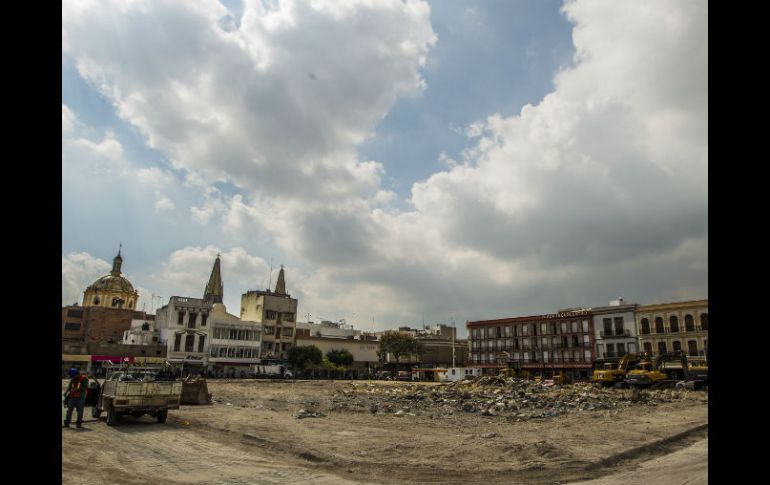 Trabajadores del Mercado Corona se vieron afectados por la demolición del inmueble. ARCHIVO /