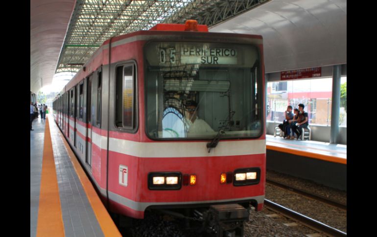 La construcción de la Línea 3 del Tren Ligero ayudará a la disminución de 10 mil vehículos al día. ARCHIVO /