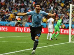 Suárez celebra uno de los goles que anotó para Uruguay. AFP /