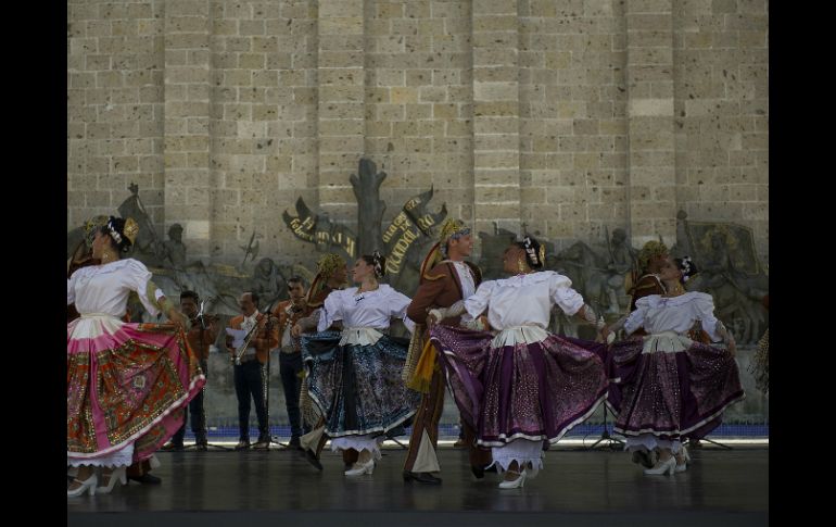 Este sábado 21 de junio recomendó asistir a la función del Ballet Folklórico de la Universidad de Colima en la Plaza Fundadores. ARCHIVO /