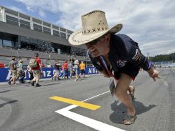 Aficionados recorren el circuito Red Bull Ring durante el día de puertas abiertas en Spielberg, Austria. EFE /