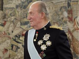 Juan Carlos, de 76 años, pierde su  inviolabilidad como jefe de Estado al firmar su abdicación como rey de España. EFE /