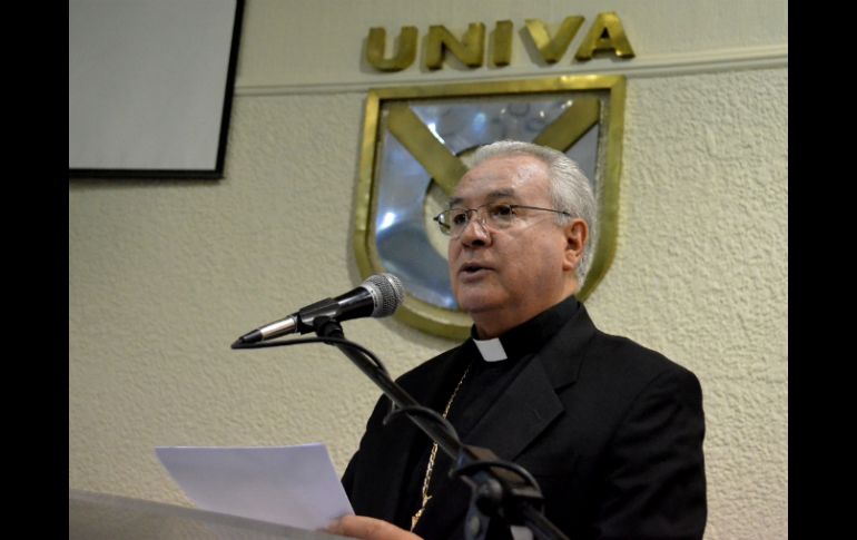 Francisco Robles arranca el Encuentro Educar para una nueva sociedad en las instalaciones de la Univa.  /