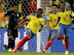 Enner Valencia festeja su segunda anotación para el cuadro ecuatoriano. AP /