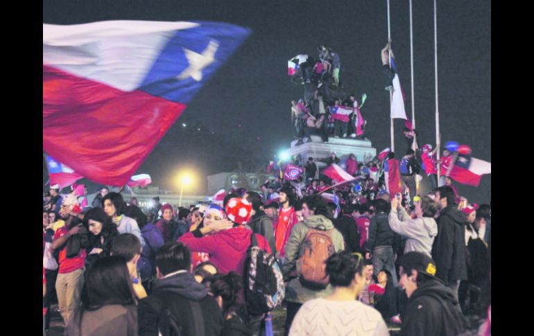 Los fanáticos chilenos se comportaron de forma modélica en su país (en la foto), pero un pequeño grupo en Brasil dio la 'mala' nota. EFE /