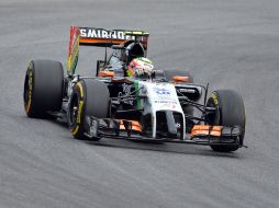 En la Q2, ''Checo'' apostó por la estrategia de una vuelta para pasar a la Q3, sin lograrlo con crono de 1:09.754 minutos. AP /