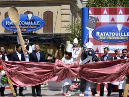 El evento fue inaugurado por el número uno de la compañía Walt Disney, su presidente y director general Bob Iger (i). AFP /