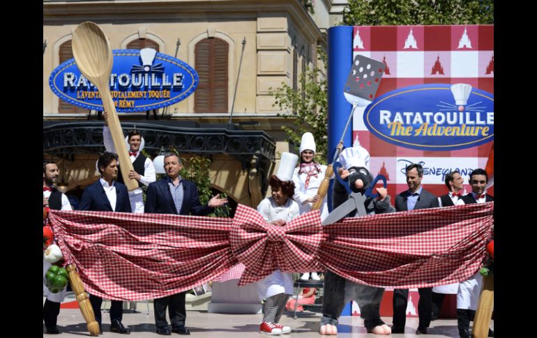 El evento fue inaugurado por el número uno de la compañía Walt Disney, su presidente y director general Bob Iger (i). AFP /