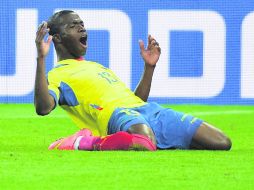 Enner Valencia siempre jugó por la banda izquierda, Reinaldo Rueda y Gustavo Quinteros decidieron ponerlo en la zona de gol. AFP /