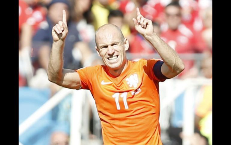 Robben sigue siendo el motor de la Naranja Mécanica que calificó a octavos de final. EFE /