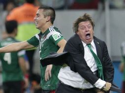 'El Piojo' celebra uno de  los goles de la Selección mexicana. AP /