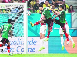 Rafael Márquez, se convirtió ayer en el segundo mexicano en marcar gol en tres ediciones distintas de la Copa.  /