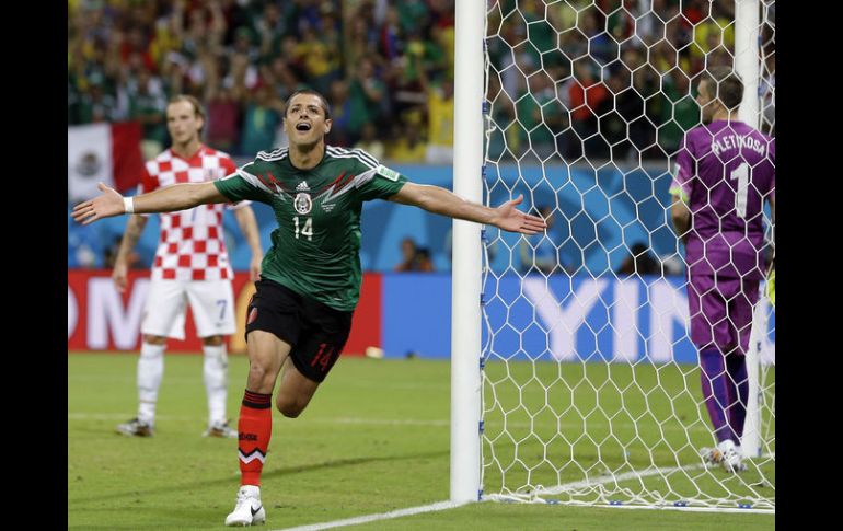 BRASIL, TIERRA DE GOL. Javier Hernández tenía un año y un día sin anotar con la camiseta tricolor. AP /