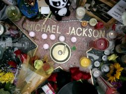 Discos, películas y homenajes mantienen vivo alrededor del mundo el recuerdo de Michael Jackson. EFE /