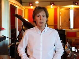 El ex Beatle publica un pequeño video en YouTube donde se le ve recuperado. ESPECIAL /