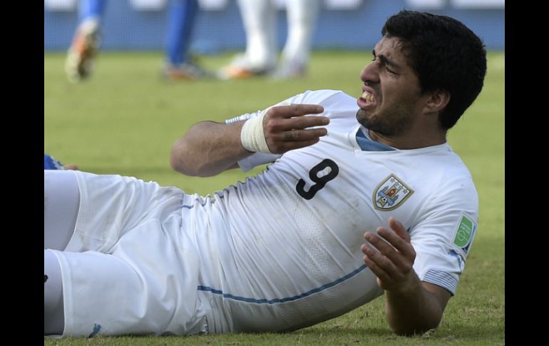 Está conducta no es la primera que se presenta en el jugador, con este acto, sería la tercera mordida del delantero. AFP /