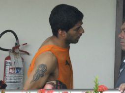 Suárez también tiene prohibido entrar a los estadios durante su sanción. AP /