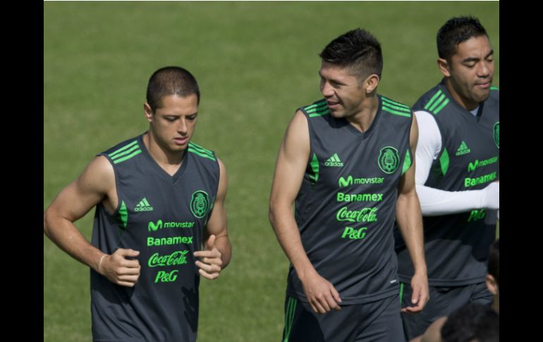 'Chicharito' Hernández, Peralta y Marco Fabián se preparan para el encuentro ante Holanda. AP /