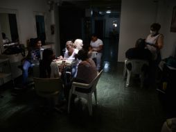 Autoridades venezolanas indican que se investigan las causas que generaron la fluctuación de electricidad. AFP /