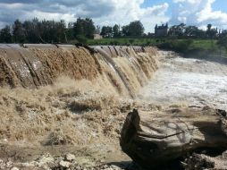 Protección Civil recomienda no cruzar ríos y arroyos durante o después de una fuerte tormenta. ESPECIAL /