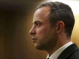 Óscar Pistorius enfrenta entre 25 años de prisión y cadena perpetua por asesinato de su novia Reeva Steenkamp. AP /