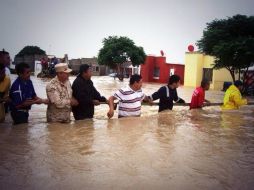 Las inundaciones afectaron la región y a miles de personas. Twitter: @chematierra. ESPECIAL /