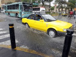 La lluvia comienza a caer esta madrugada de lunes, provocando que automovilistas circularan de manera más lenta; se reportan choques. ARCHIVO /