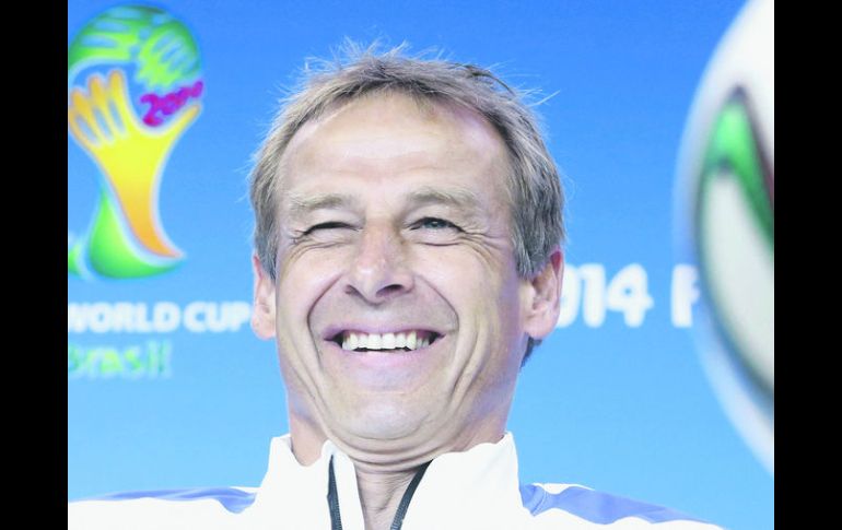 Jurgen Klinsmann lució relajado ayer durante la charla con los medios de comunicación previo al partido entre Estados Unidos y Bélgica. EFE /