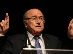 'Él (Suárez) presentó su perdón a la sociedad del futbol, eso también es fair play', aseguró el Presidente de la FIFA, Joseph Blatter. AP /