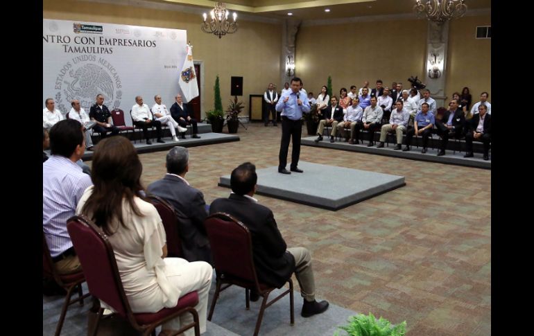 Osorio Chong emite las declaraciones luego de la conferencia que impartió en Matamoros. NTX /