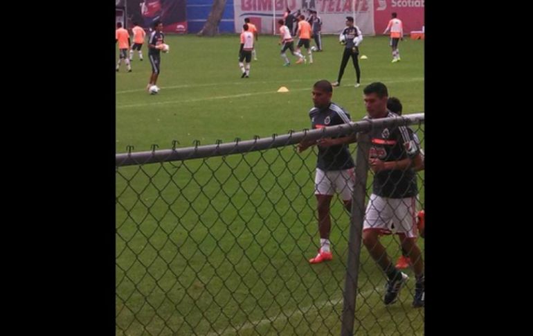 Salcido ya entrena luego de volver de la concentración del Tri en Brasil 2014.  /