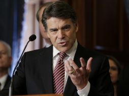 Perry dice que los cárteles del narcotráfico están tratando de sacar provecho de la ola migratoria. ARCHIVO /