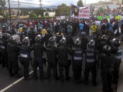 Elementos de seguridad pública vigilan calles, carreteras y casetas ante posibles manifestaciones en contral del ''Hoy no circula''. SUN /