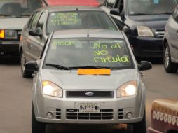 Manifestantes bloquean calles en el Distrito Federal, como reproche al programa ''Hoy no circula''. SUN /