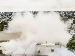 La nube de polvo y un penetrante olor a pólvora cubrieron todo el panorama.  /