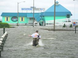 Bryan Wilson, dueño de Millerís Waterfront, en Nags Head, Carolina del Norte. AP /