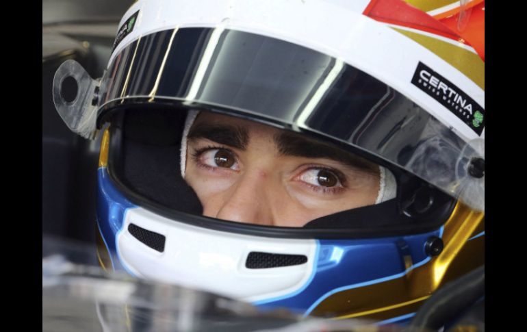 Esteban Gutiérrez, fotografiado en su monoplaza durante la segunda sesión de entrenamientos libres para el Gran Premio de Gran Bretaña. EFE /