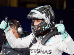 El piloto de Mercedes logra la octava 'pole' de su carrera en F1 al cubrir 5.891 metros en un minuto, 34 segundos y 870 milésimas. EFE /