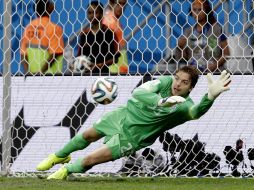 Tim Krul entró para definir el pase de Holanda en la serie de penales y realizó el trabajo. AP /